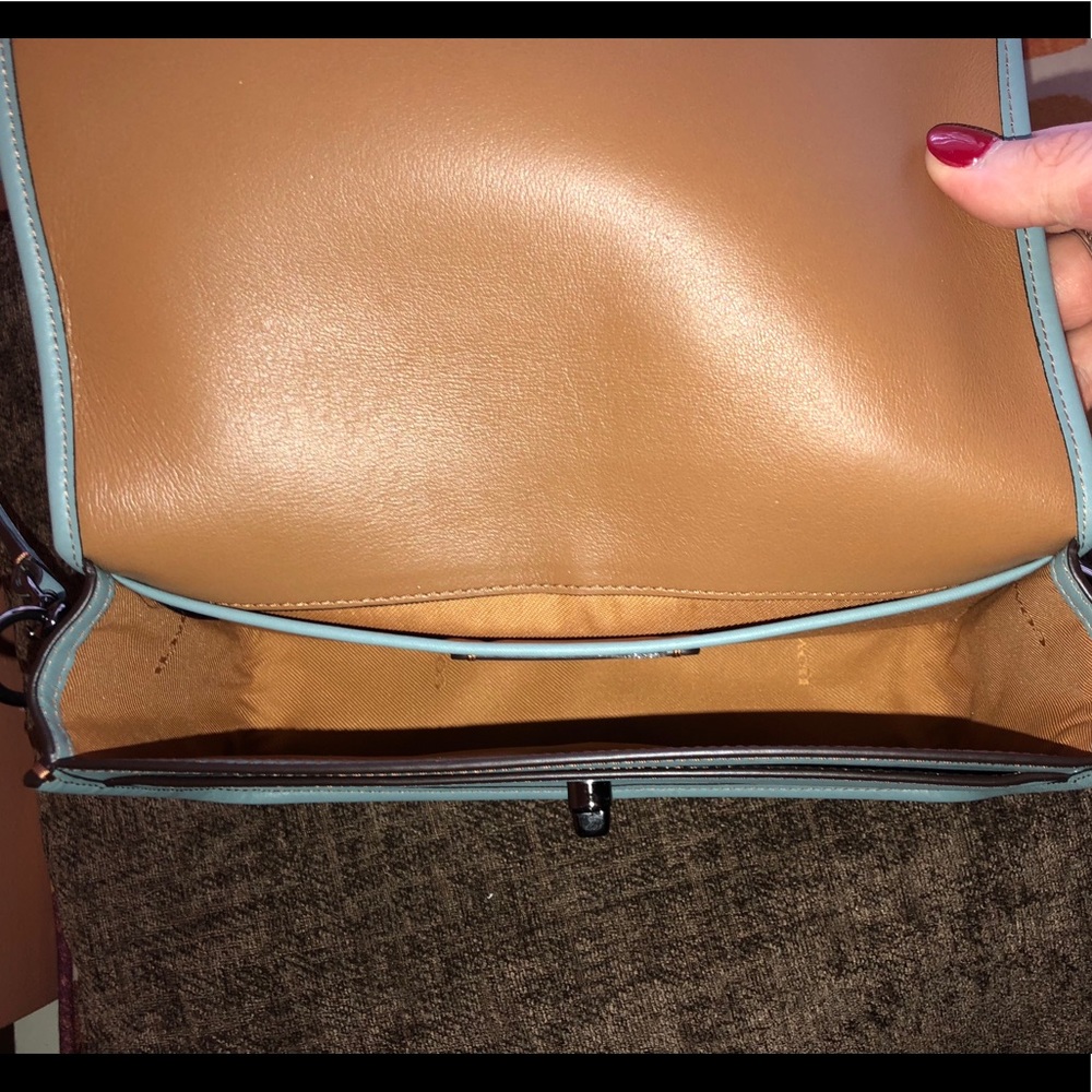 HP🎉✨Authentic Coach Turnlock Crossbody✨ - Picture 8 of 8